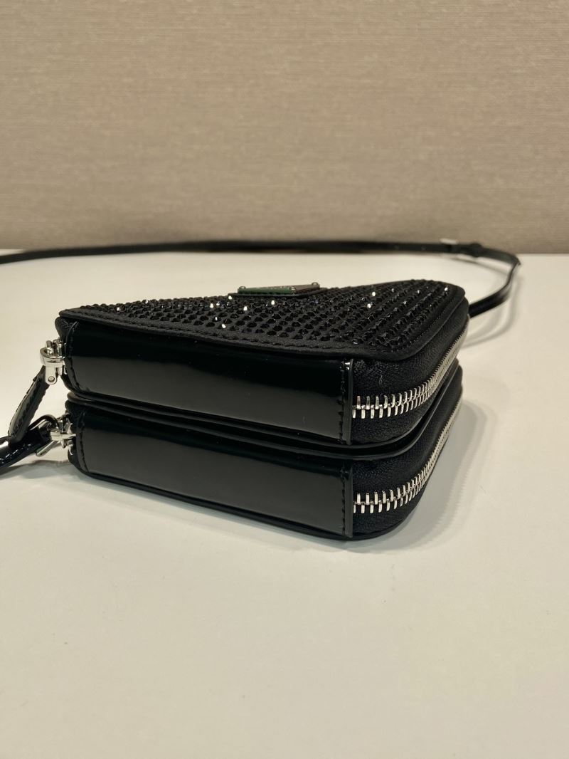 Pra*a triangle pouch